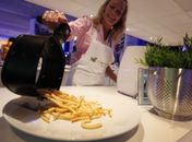 Feira de tecnologia tem fritadeira que funciona sem óleo