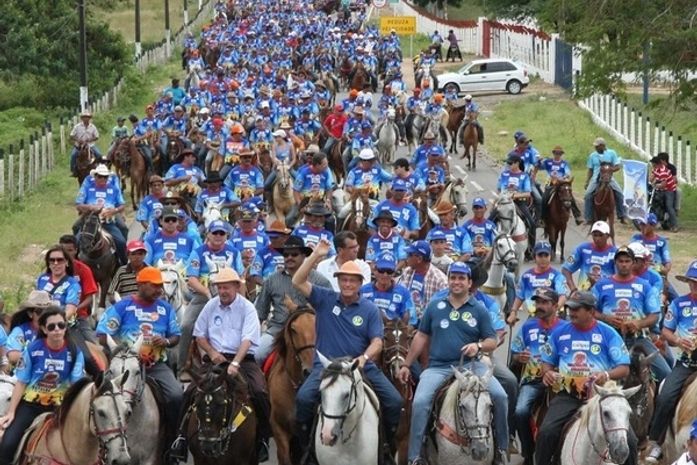 Cavaleiros e amazonas sertanejos galopam com Teotônio Vilela