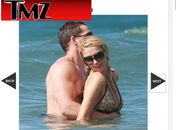 Clima entre Paris Hilton e o namorado esquenta na praia