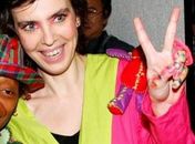 Adriana Calcanhotto oficializa relação com filha de Vinicius de Moraes