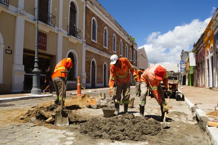 Prefeitura de Maceió fecha sete ligações clandestinas na rede de drenagem no bairro do Jaraguá
