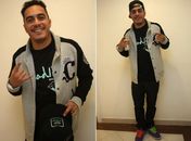 Marcelo D2 tira o boné e exibe novo corte de cabelo em estúdio