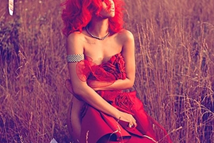 Rihanna aparece nua em capa de novo single