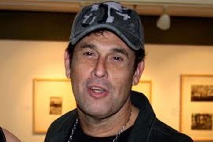 Sérgio Mallandro tem carro apreendido e diz 'gluglu' a PMs