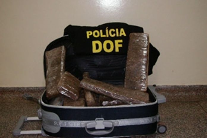 Adolescente paraguaio é flagrado com maconha dentro de ônibus em MS