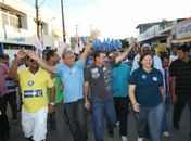Téo e Cicero Almeida fazem caminhada no Benedito Bentes