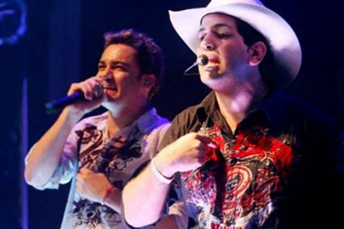 Sertanejo: Eliana imita quadro de Raul Gil e homenageia dupla