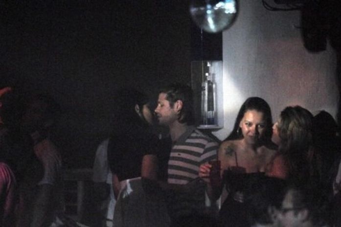 Vídeo:Dado Dolabella é flagrado aos beijos com novo affair em Búzios