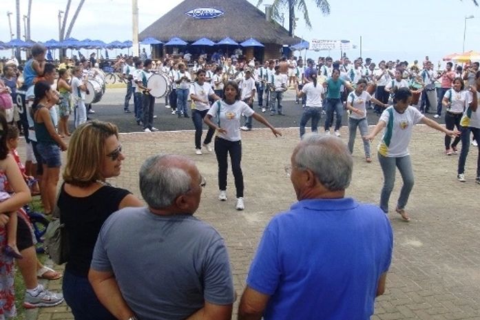 Turistas e frequentadores da Orla ficam encantados com Banda Fanfarra