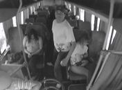 Vídeo mostra ação de bandidos durante assalto a ônibus