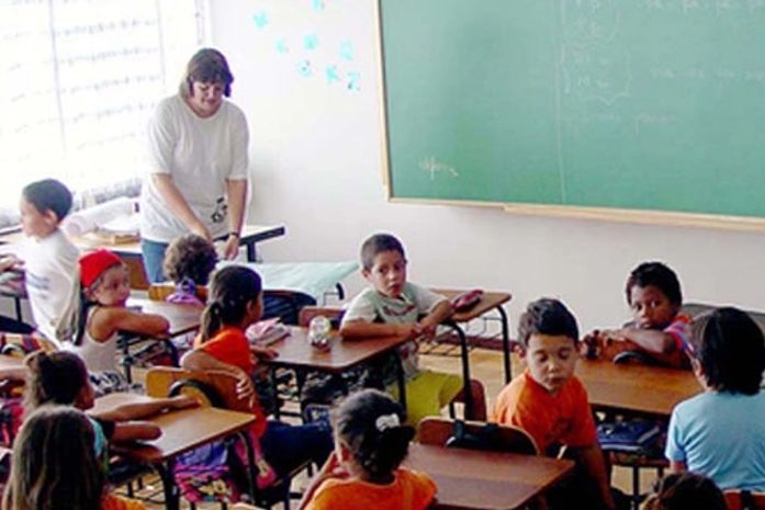 Falta de professores faz alunos terem aulas duas vezes por semana na Grande SP