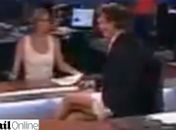 Jornalista se esquece de vestir a calça antes de apresentar jornal