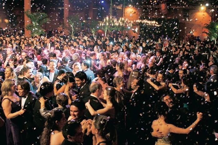 Pedido de "patrocínio" vira hábito entre as comissões de formatura