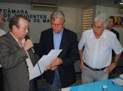 Téo Vilela se reúne com representantes do CDL