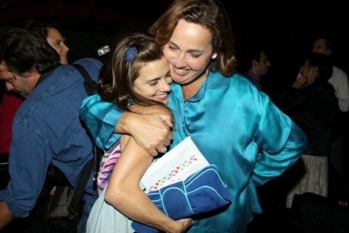 Carolina Dieckmann completa 32 anos e amigos homenageiam a atriz