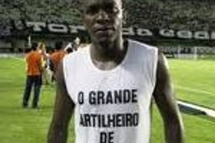 Ceará contrata ex-atacante do CRB para compor o elenco