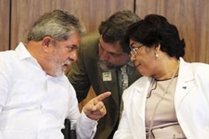 Lula e Erenice Guerra antes de deixar o gabinete civil