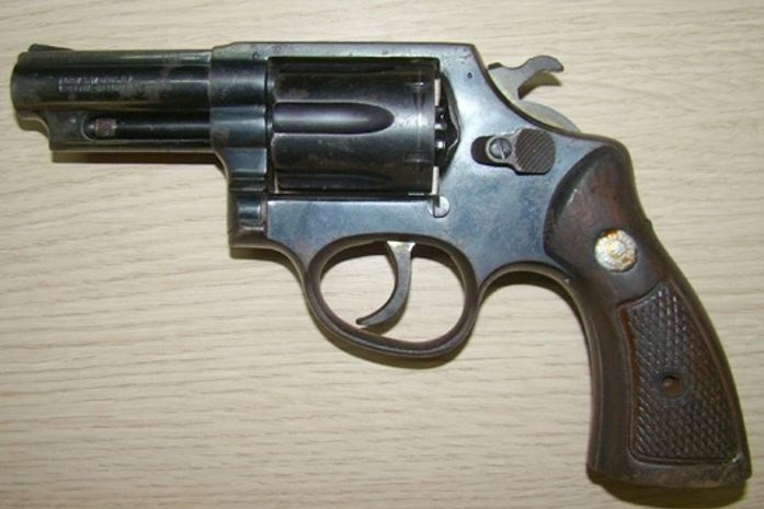 Policiais prendem homem com revólver em Rio Largo