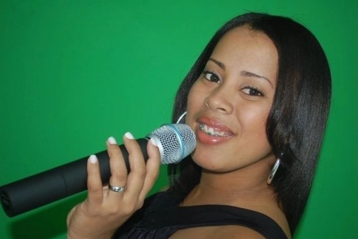 Baile dançante neste Domingo com Jucélia Campos
