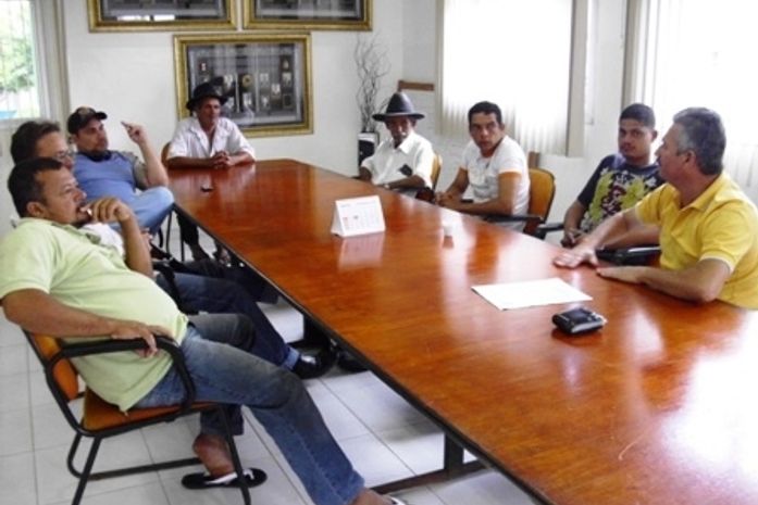 Secretários se reúnem com agricultores palmarinos