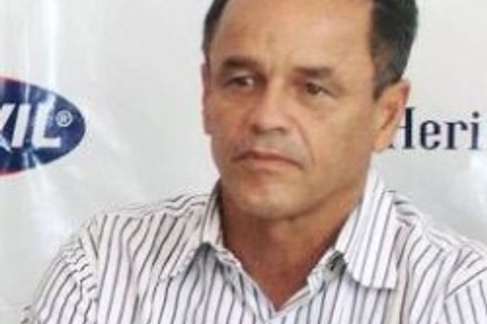 Roberval Davino deixa o comando técnico do Brasiliense