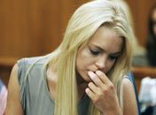 No Twitter, Lindsay Lohan admite ter usado drogas após deixar reabilitação