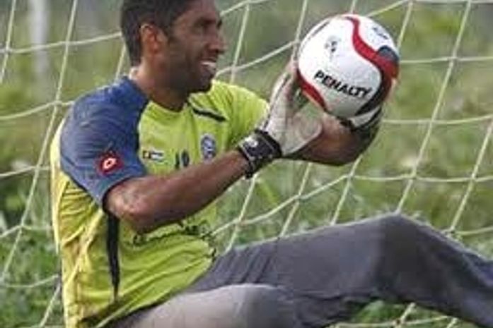 Goleiro do Bahia é suspenso por uso de substância proibida