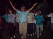 Collor faz caminhada junto a prefeito na cidade do Pilar