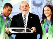 Lula assina MP para acelerar o ritmo de crescimento do esporte até 2016