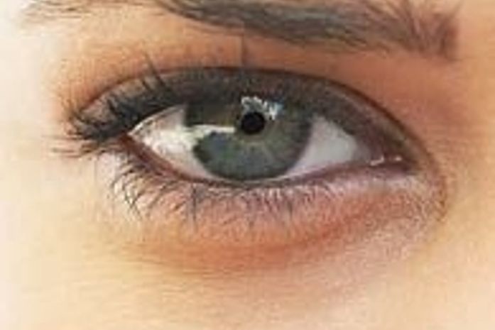 Técnica de massagem ajuda a reduzir as olheiras