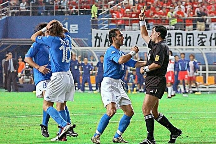 Árbitro de Copa do Mundo é preso com heroína na cueca