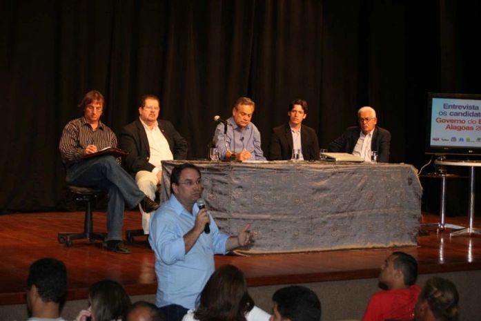 Lessa apresenta proposta de governo para a saúde durante sabatina em Arapiraca