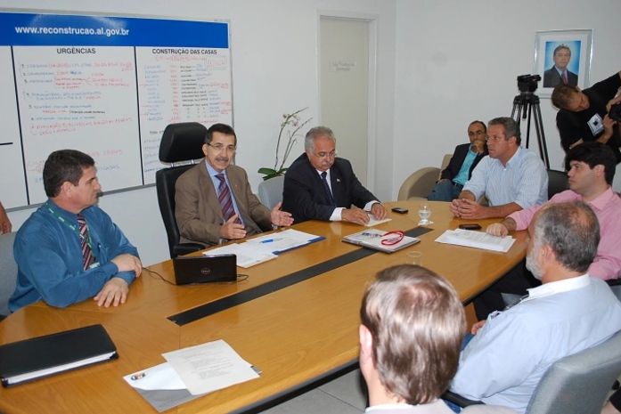 Foi assinado contrato para construção de cinco escolas nos municípios atingido pelas enchentes