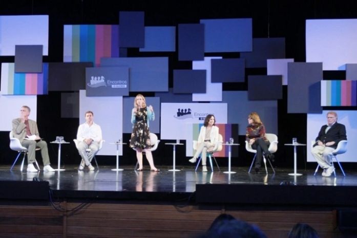 Luciano Huck e Regina Duarte debatem 60 anos da TV