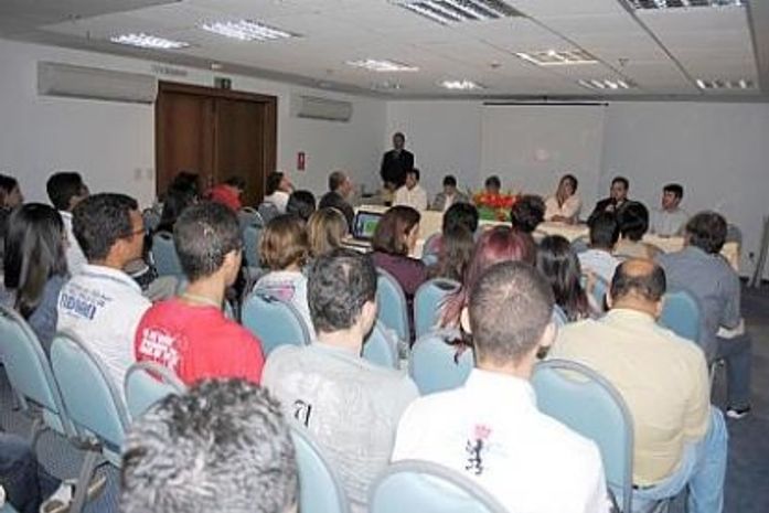 O seminário está reunindo cerca de 150 participantes, entre profissionais e estudantes