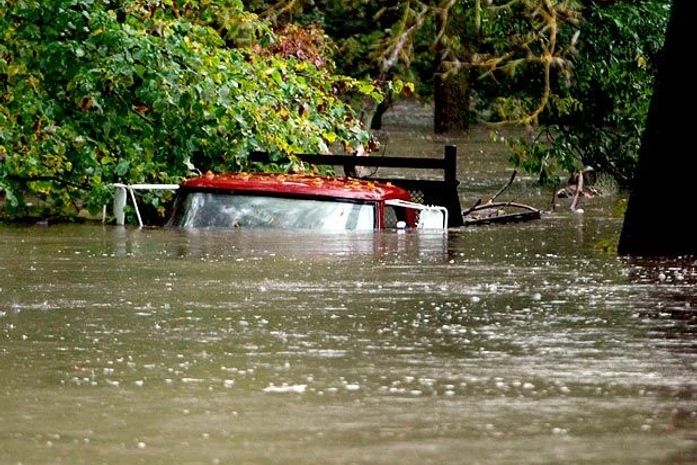 EUA: tempestade causa inundações e obriga evacuação de 1,5 mil