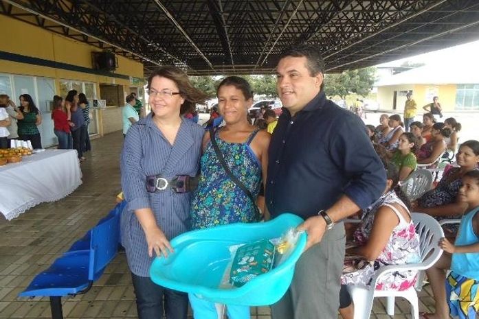 Mães assistidas por projeto social recebem enxovais em Palmeira dos Índios