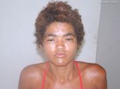 Moradora de rua invade lanchonete com uma faca e acaba presa