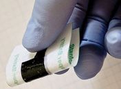 Cientistas criam bateria de lítio com folha de papel