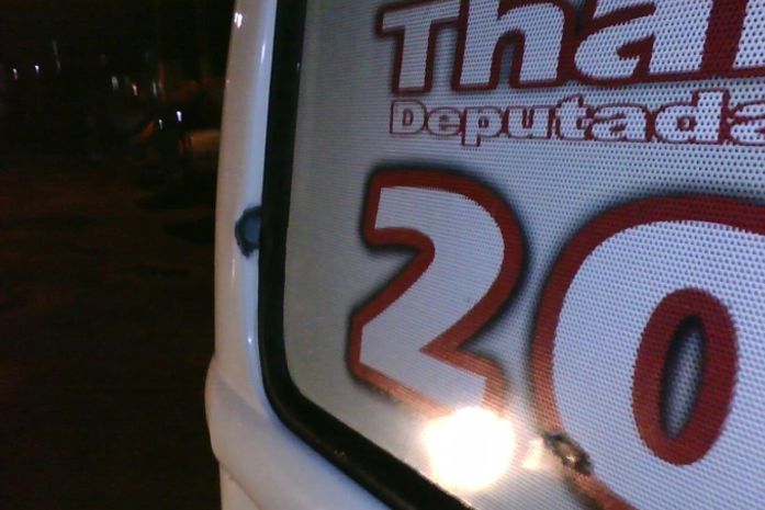 Carro da vereadora e candidata a deputada Thaise Guedes é alvejado a bala