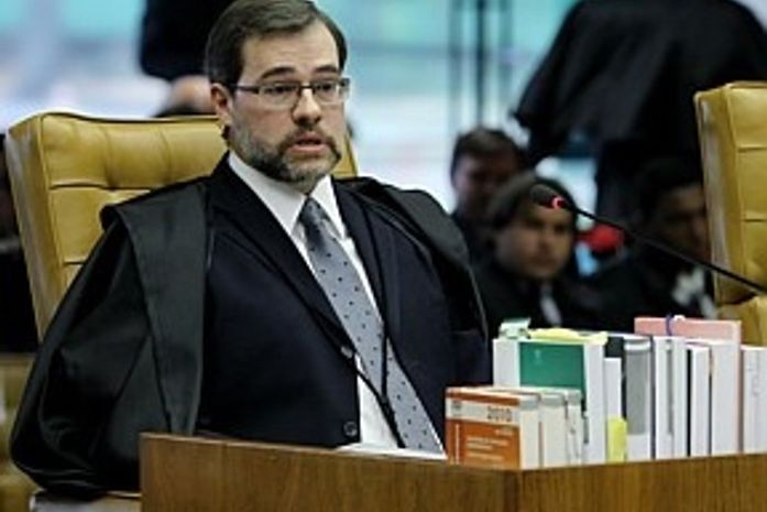 Ministro do STF quer fim de doação de empresa para candidatos