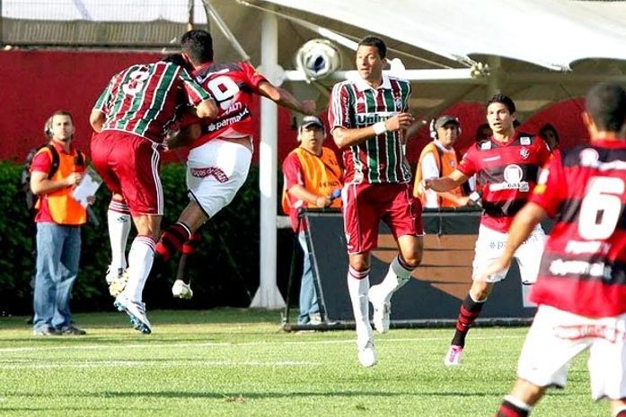 Fluminense bate o Vitória e reassume a liderança do brasileirão