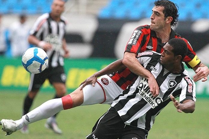 Em duelo pelo G3, Botafogo e Atlético-PR só empatam