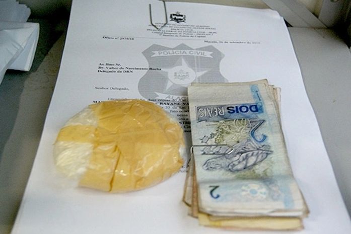 Integrantes de torcida do CSA são presas com pasta de coca
