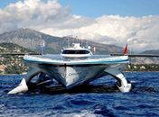 Maior barco a energia solar inicia volta ao mundo