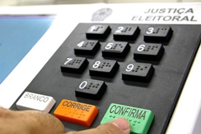 Confira a agenda dos candidatos para este sábado (15)