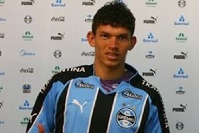 Junior Viçosa faz gol e se destaca em primeiro treino no Grêmio