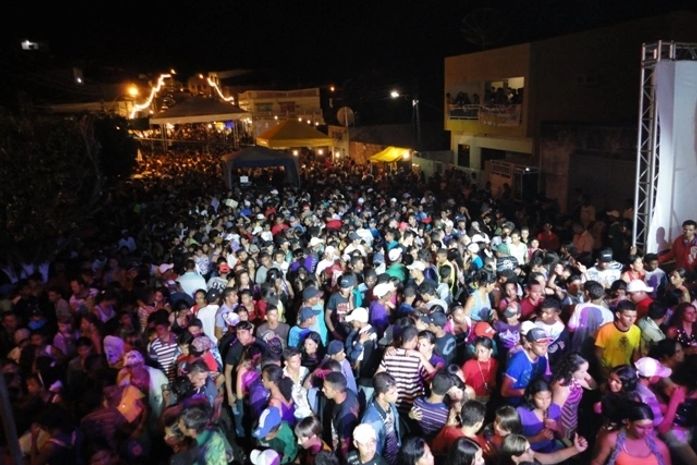 Isnaldo Bulhões é recebido pelo povo no Mata Grande Fest