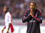 Com Ronaldinho no banco e Robinho mal, Milan apenas empata