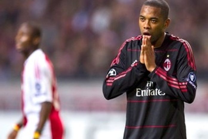 Com Ronaldinho no banco e Robinho mal, Milan apenas empata